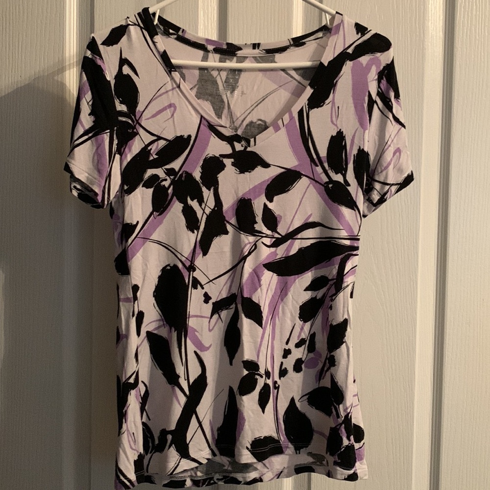 APT 9 White Short Sleeve T-Shirt with Black Flower & Purple Lines Women Size XS
